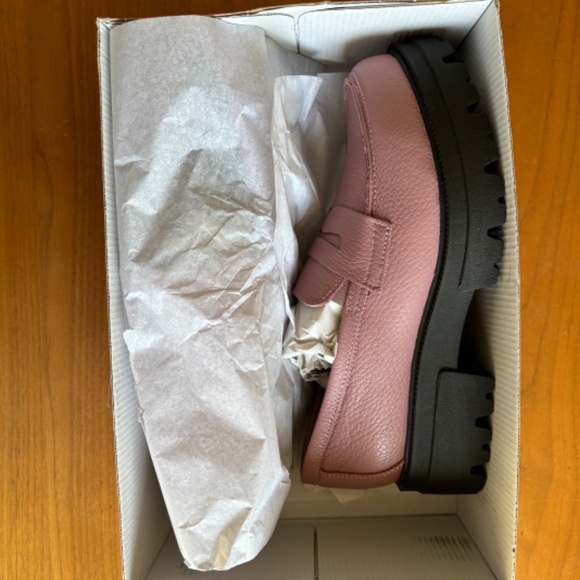 Intentionally Blank Size 39 Platform Loafers NEW - Picture 3 of 5